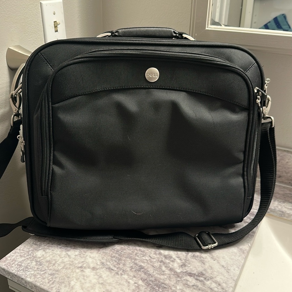 High Quality DELL Laptop Bag/Briefcase 17” Wide, up to 15” Laptop. Never used.